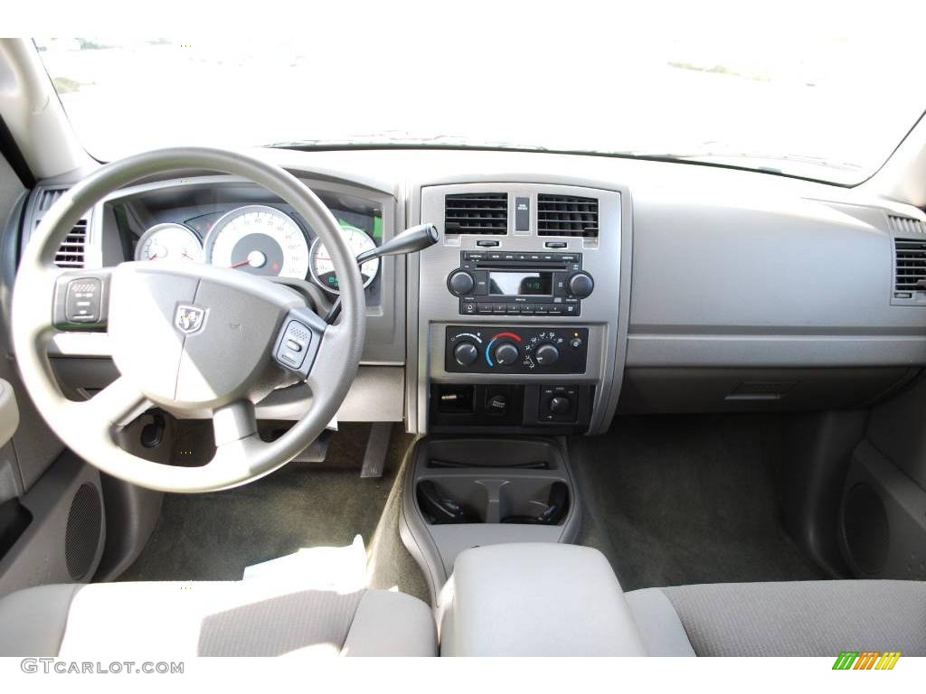 2006 Dakota SLT Quad Cab 4x4 - Patriot Blue Pearl / Khaki Beige photo #26