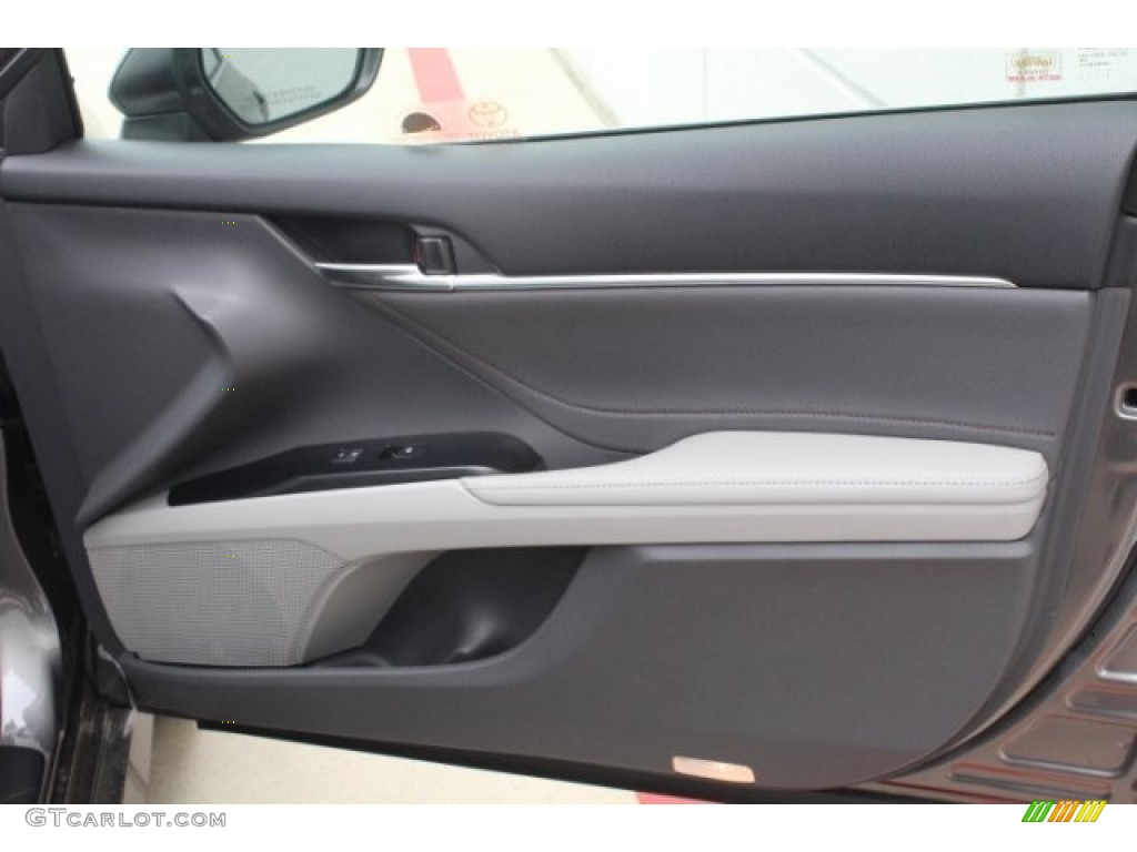 2018 Camry XLE V6 - Predawn Gray Mica / Ash photo #27
