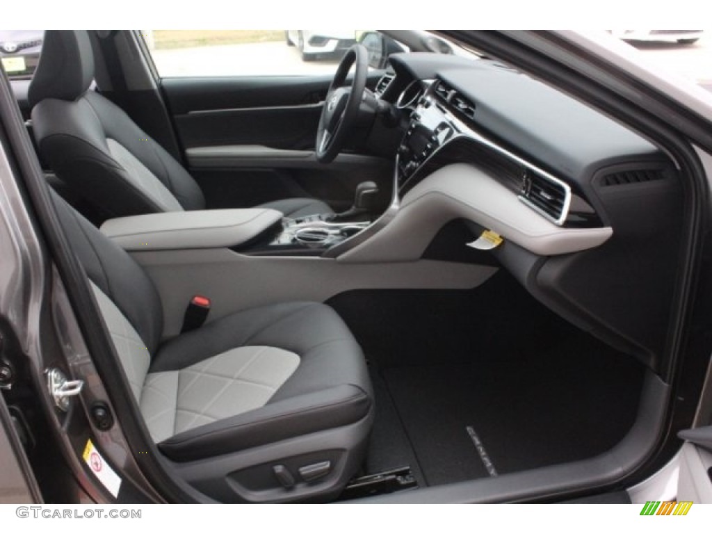 2018 Camry XLE V6 - Predawn Gray Mica / Ash photo #29