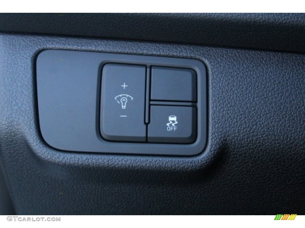 2018 Hyundai Accent SE Controls Photos