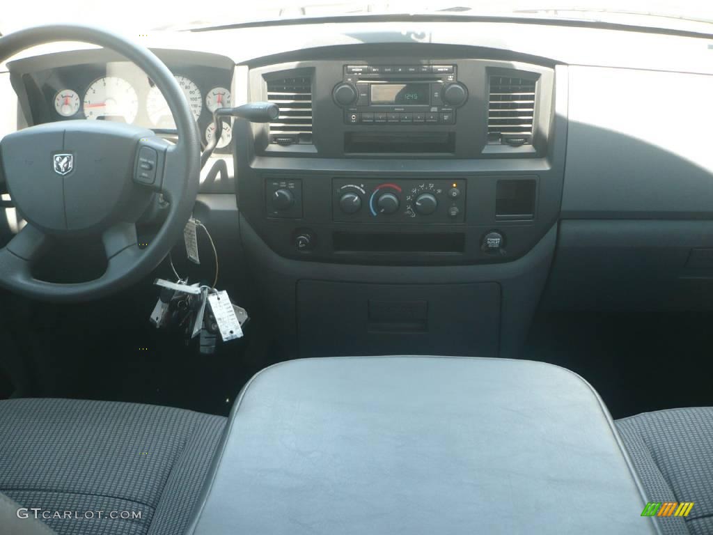 2008 Ram 1500 SXT Quad Cab 4x4 - Brilliant Black Crystal Pearl / Medium Slate Gray photo #18