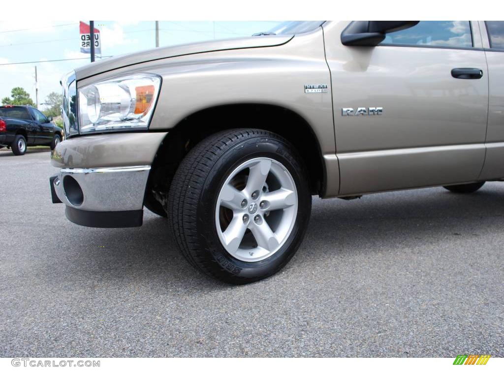 2008 Ram 1500 Big Horn Edition Quad Cab - Light Khaki Metallic / Khaki photo #18