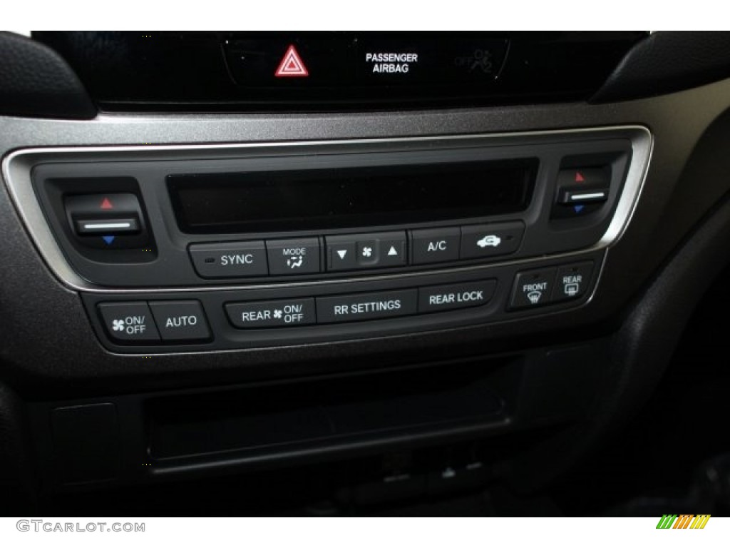 2018 Honda Pilot EX Controls Photo #124712032