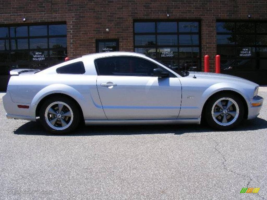 2006 Mustang GT Premium Coupe - Satin Silver Metallic / Dark Charcoal photo #2