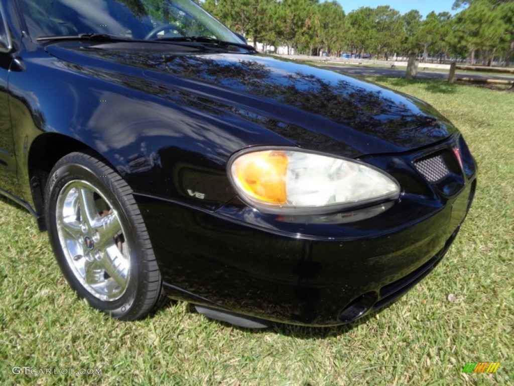 2004 Grand Am SE Sedan - Black / Dark Pewter photo #17