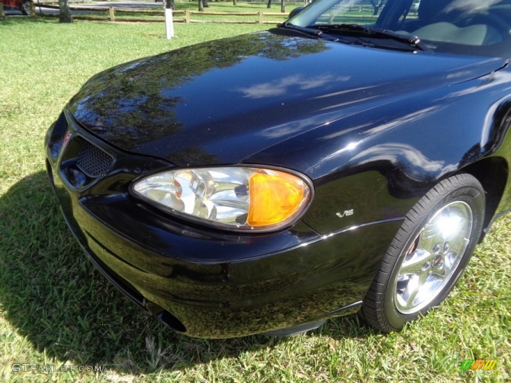 2004 Grand Am SE Sedan - Black / Dark Pewter photo #43