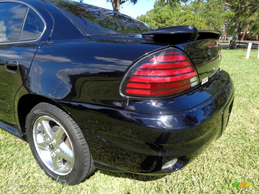 2004 Grand Am SE Sedan - Black / Dark Pewter photo #45