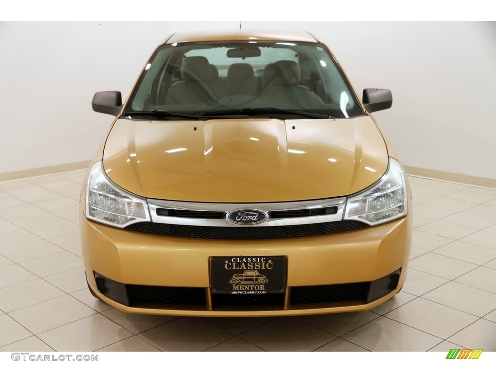 2009 Focus SE Sedan - Amber Gold Metallic / Medium Stone photo #2