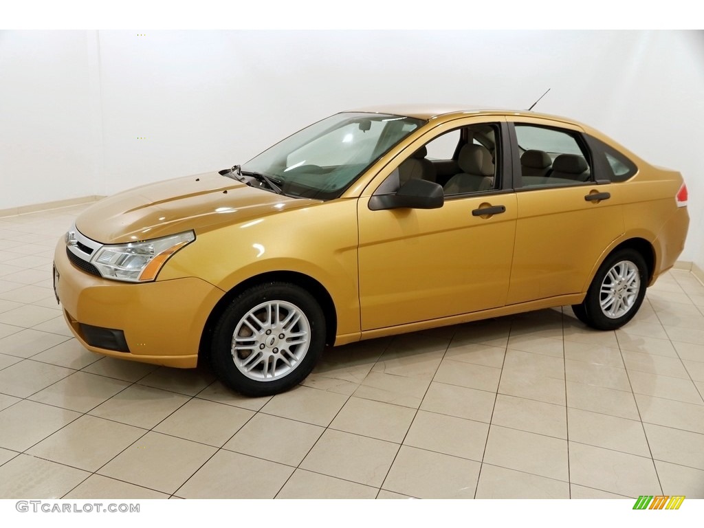 2009 Focus SE Sedan - Amber Gold Metallic / Medium Stone photo #3