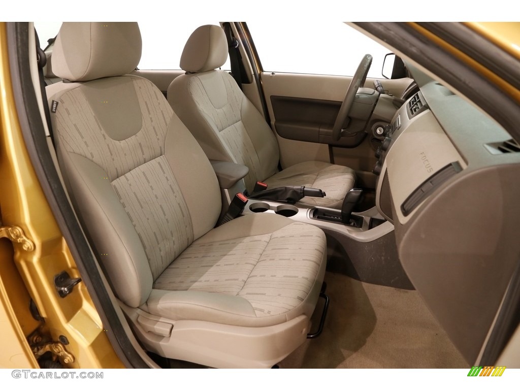 2009 Focus SE Sedan - Amber Gold Metallic / Medium Stone photo #13