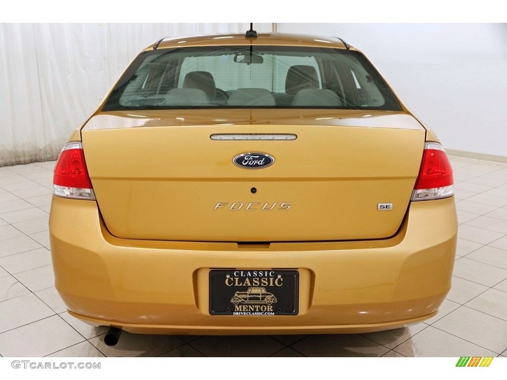 2009 Focus SE Sedan - Amber Gold Metallic / Medium Stone photo #16