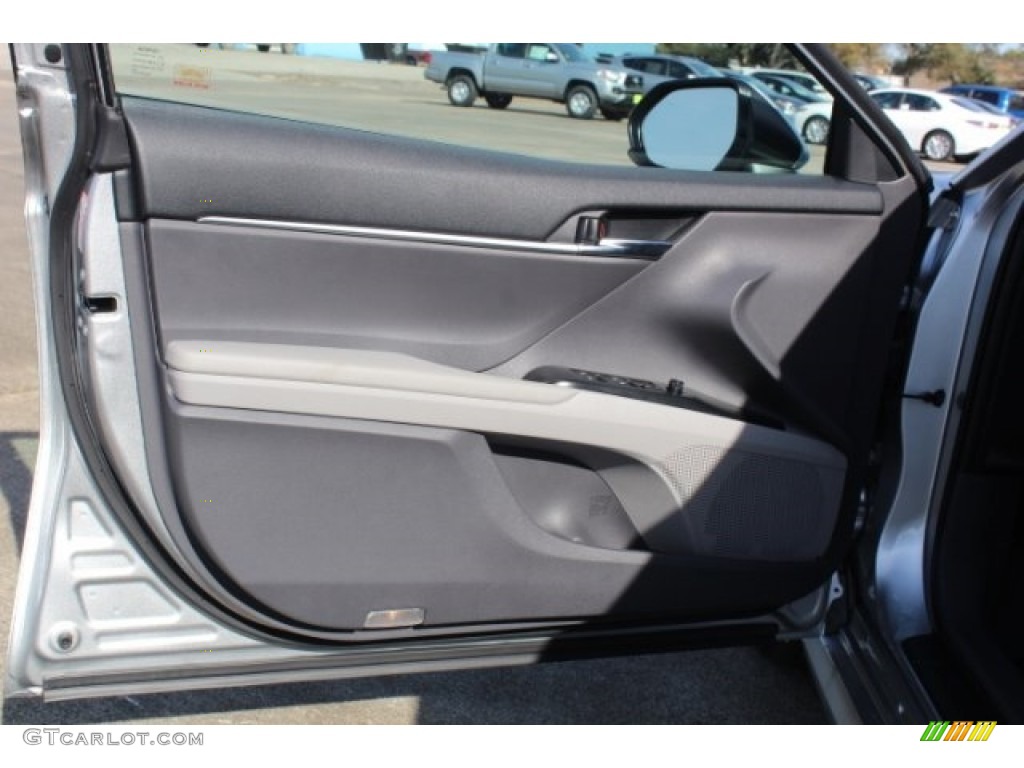 2018 Camry LE - Celestial Silver Metallic / Ash photo #11