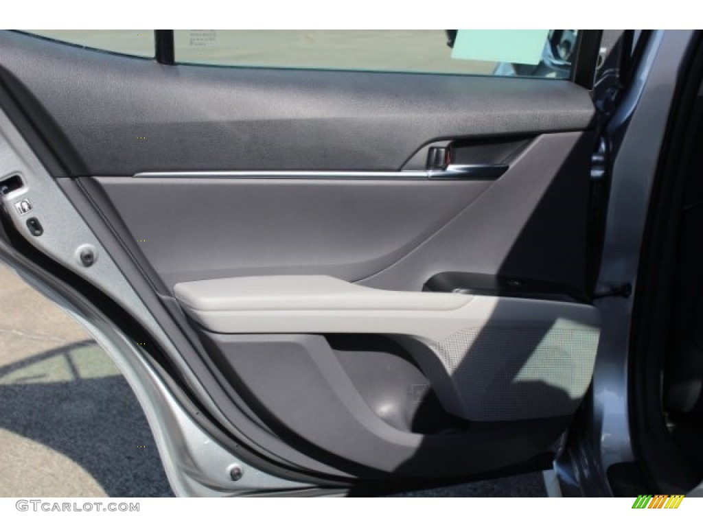 2018 Camry LE - Celestial Silver Metallic / Ash photo #19