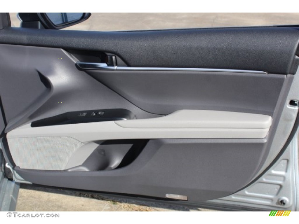 2018 Camry LE - Celestial Silver Metallic / Ash photo #26