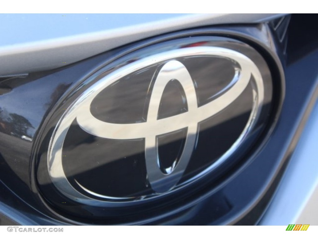 2018 Camry LE - Celestial Silver Metallic / Ash photo #31