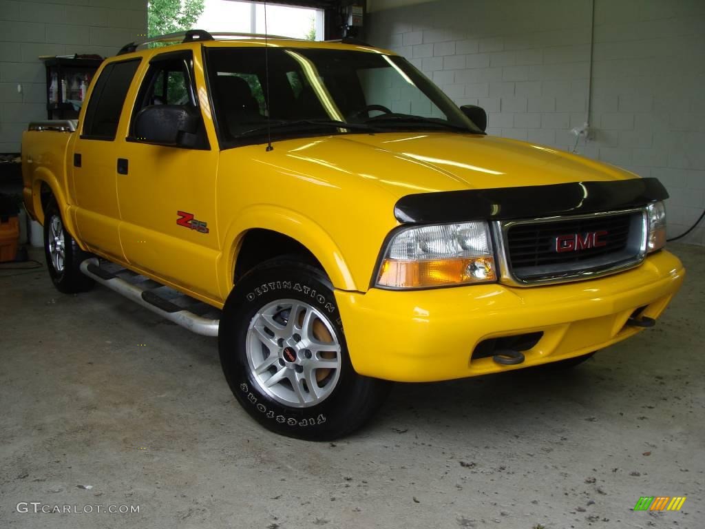 2002 Sonoma SLS Crew Cab 4x4 - Flame Yellow / Graphite photo #3