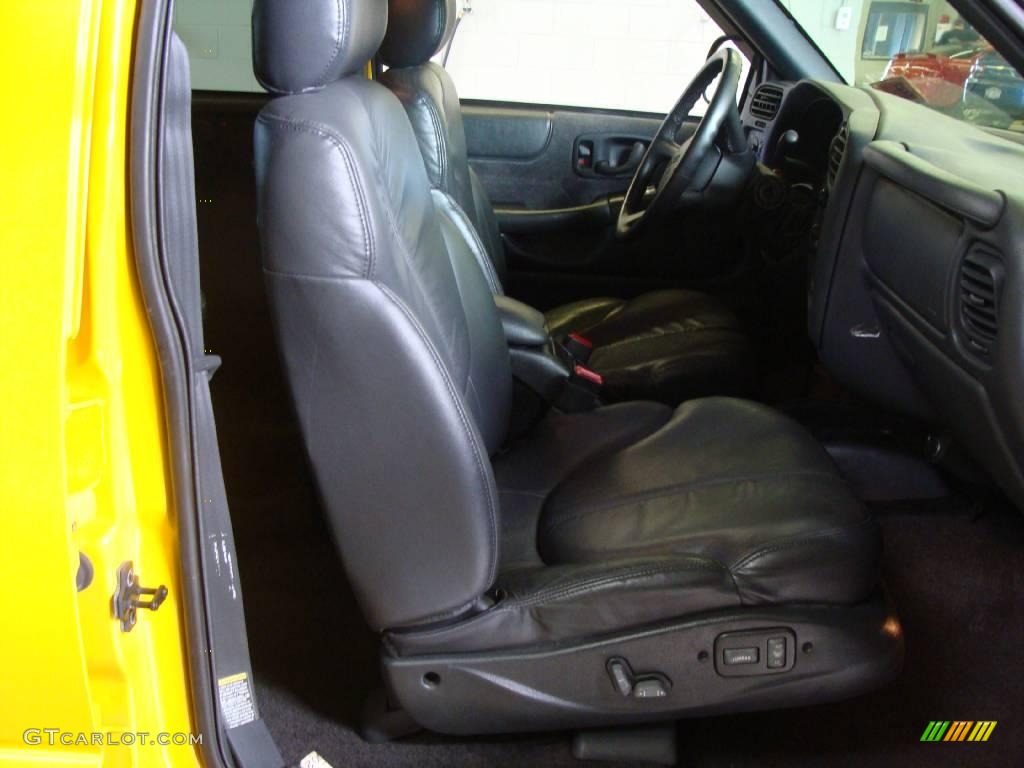 2002 Sonoma SLS Crew Cab 4x4 - Flame Yellow / Graphite photo #7