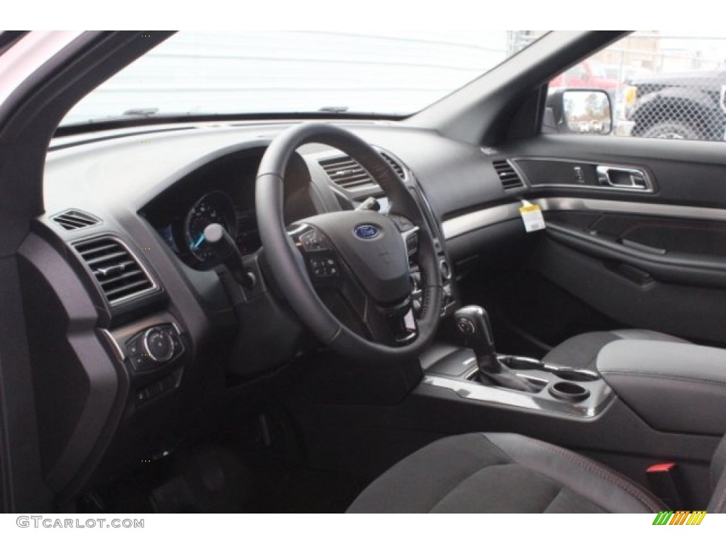 2018 Explorer XLT - White Platinum / Ebony Black photo #14