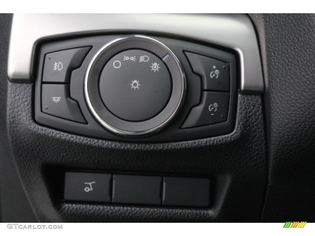 2018 Explorer XLT - White Platinum / Ebony Black photo #24