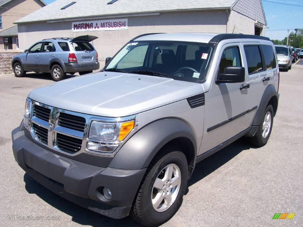 2007 Nitro SXT 4x4 - Bright Silver Metallic / Dark Slate Gray photo #1