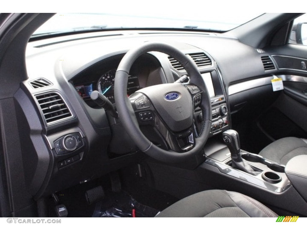 2018 Explorer XLT - Magnetic Metallic / Ebony Black photo #13
