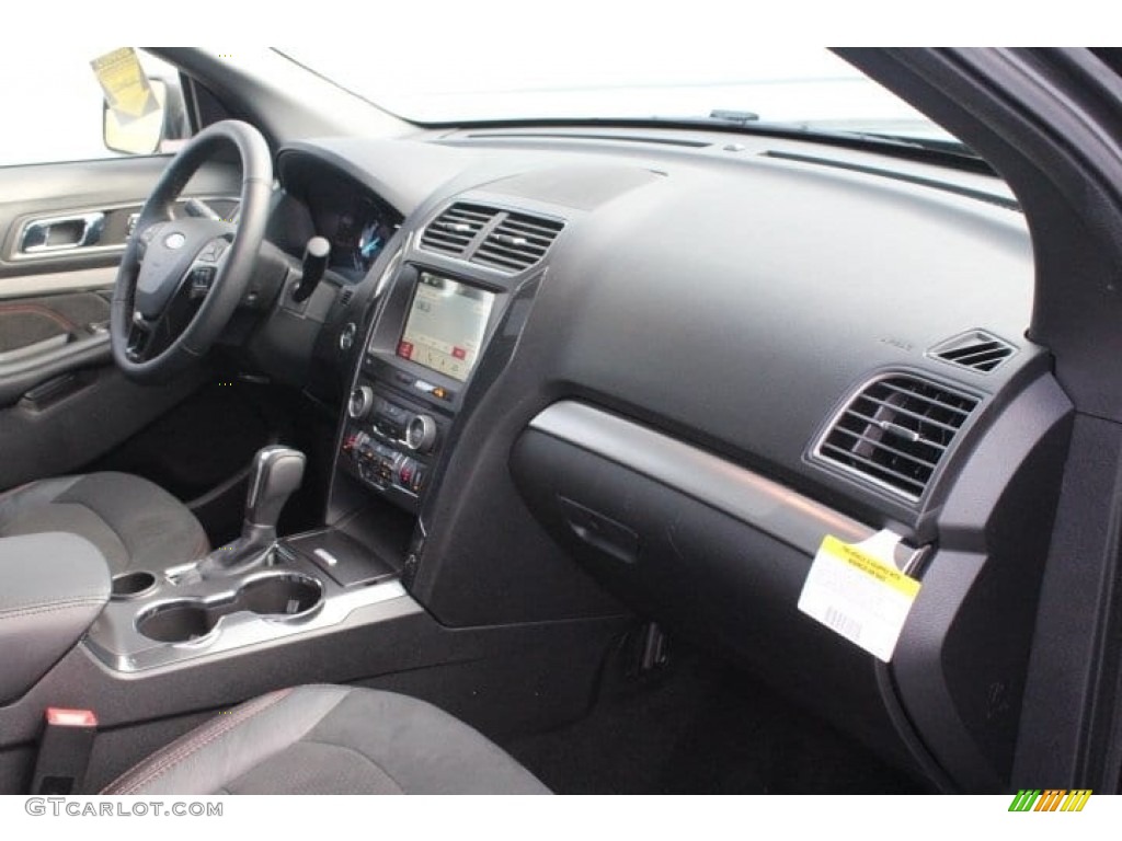 2018 Explorer XLT - Magnetic Metallic / Ebony Black photo #37