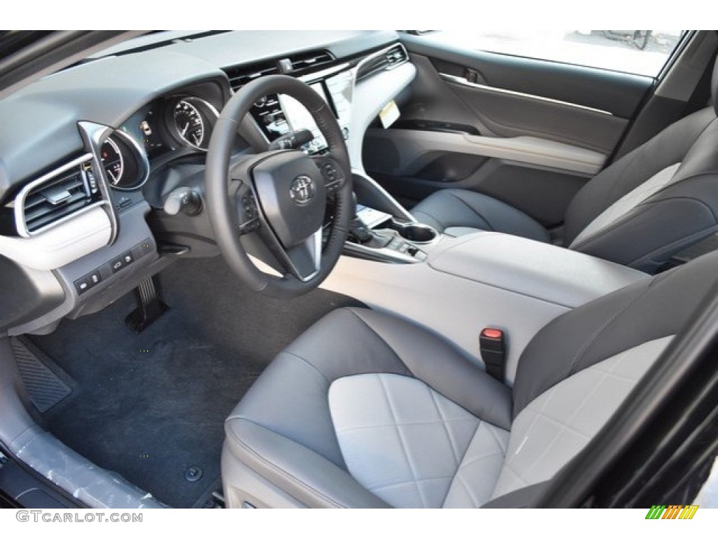 Ash Interior 2018 Toyota Camry Hybrid XLE Photo #124780742