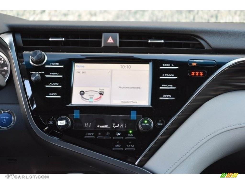 2018 Toyota Camry Hybrid XLE Controls Photos