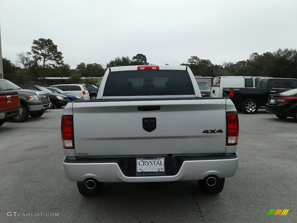 2018 1500 Express Crew Cab 4x4 - Bright Silver Metallic / Black/Diesel Gray photo #12