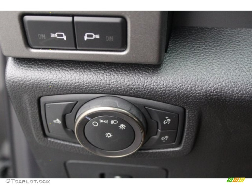 2018 Ford F150 SVT Raptor SuperCrew 4x4 Controls Photo #124783619