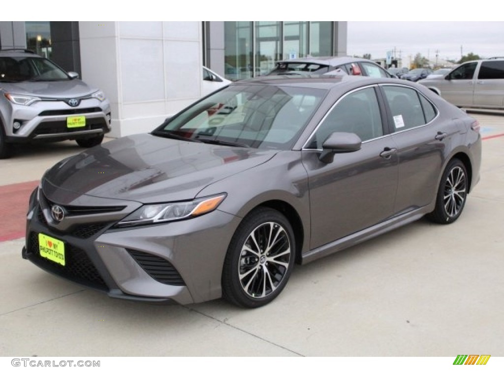 2018 Camry SE - Predawn Gray Mica / Black photo #3