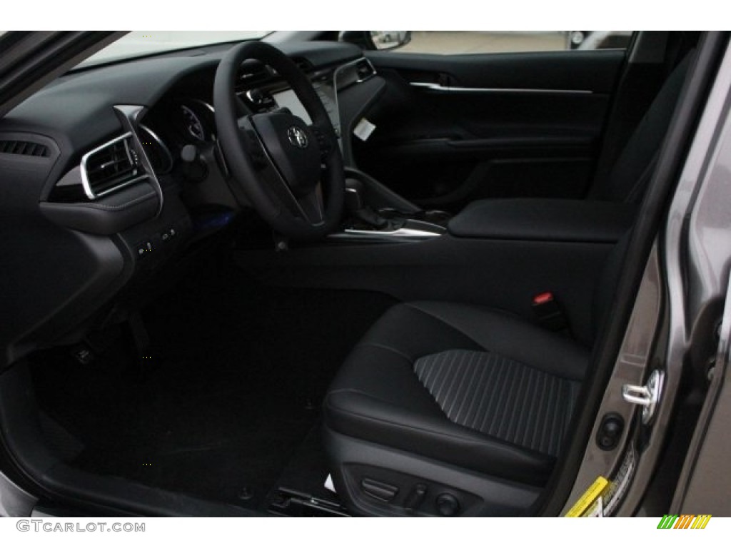 2018 Camry SE - Predawn Gray Mica / Black photo #10