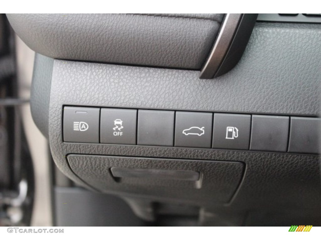 2018 Camry SE - Predawn Gray Mica / Black photo #15