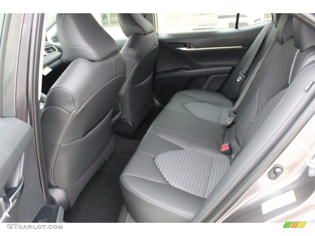 2018 Camry SE - Predawn Gray Mica / Black photo #17