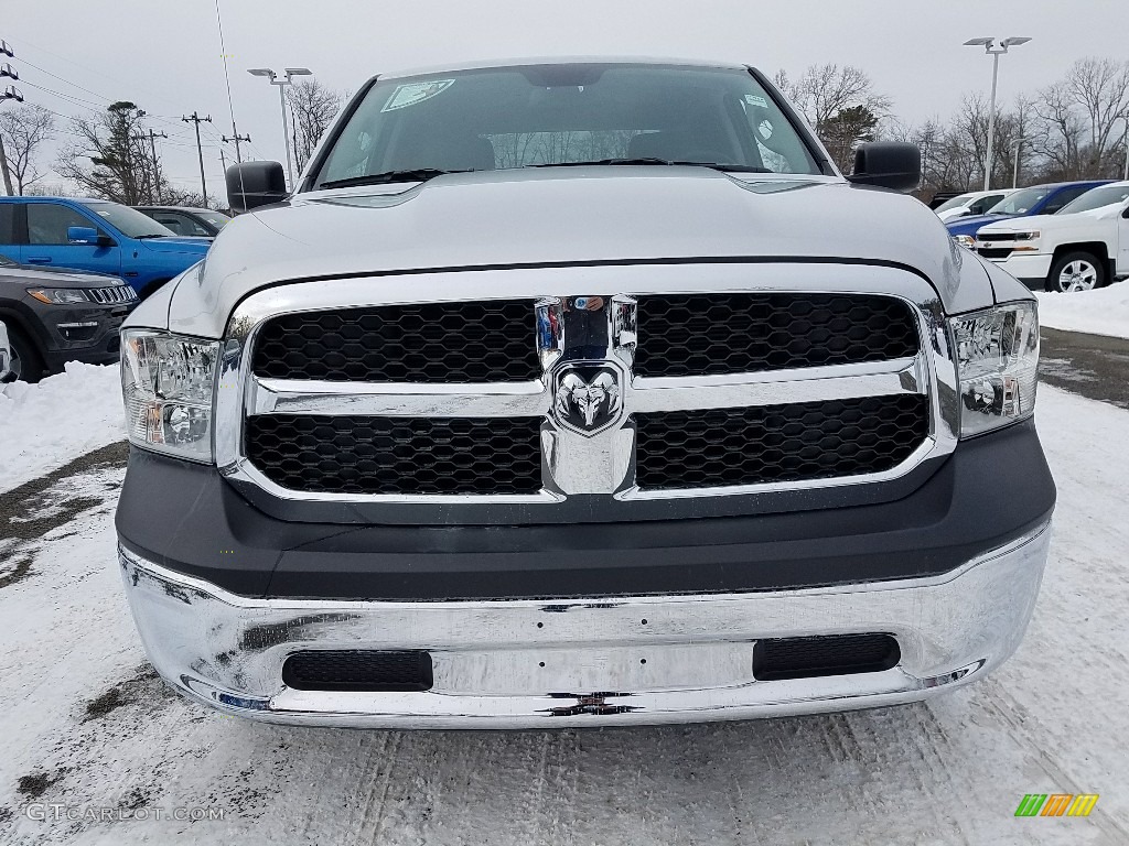 2018 1500 Express Quad Cab 4x4 - Bright Silver Metallic / Black/Diesel Gray photo #2