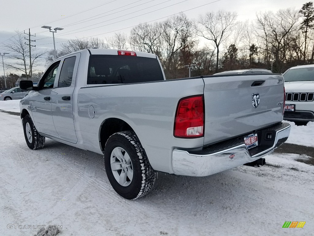 2018 1500 Express Quad Cab 4x4 - Bright Silver Metallic / Black/Diesel Gray photo #4