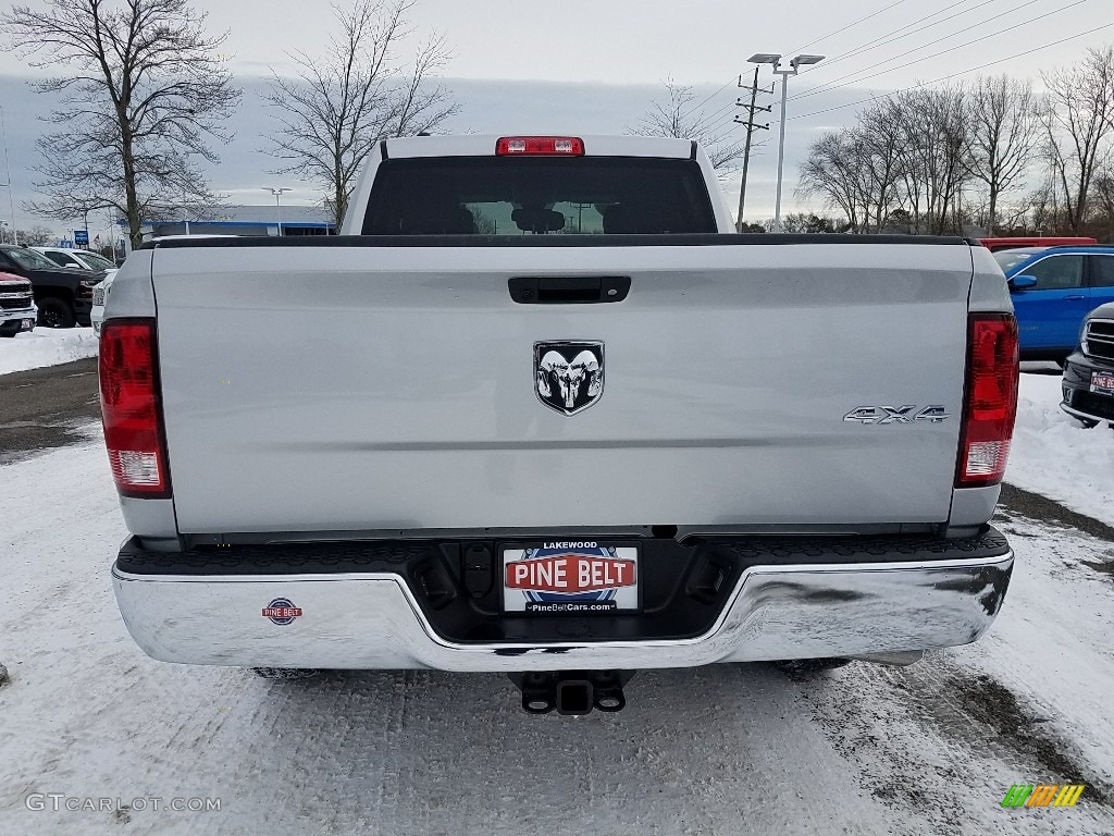 2018 1500 Express Quad Cab 4x4 - Bright Silver Metallic / Black/Diesel Gray photo #5