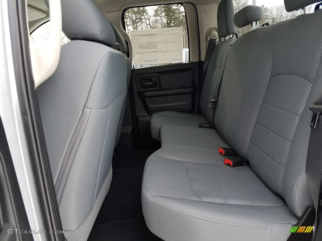 2018 1500 Express Quad Cab 4x4 - Bright Silver Metallic / Black/Diesel Gray photo #6