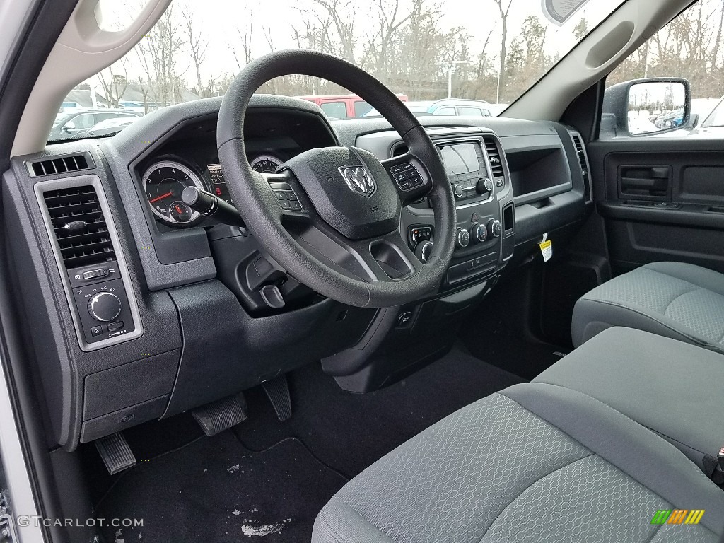 2018 1500 Express Quad Cab 4x4 - Bright Silver Metallic / Black/Diesel Gray photo #7