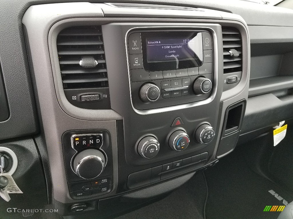 2018 1500 Express Quad Cab 4x4 - Bright Silver Metallic / Black/Diesel Gray photo #10