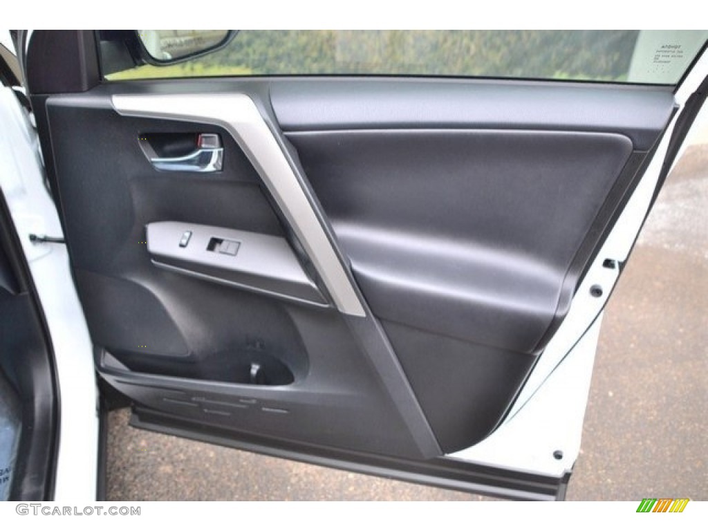 2016 RAV4 XLE AWD - Super White / Black photo #26