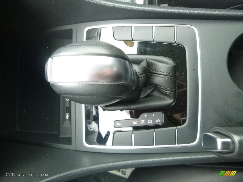2017 Volkswagen Passat R-Line Sedan Transmission Photos