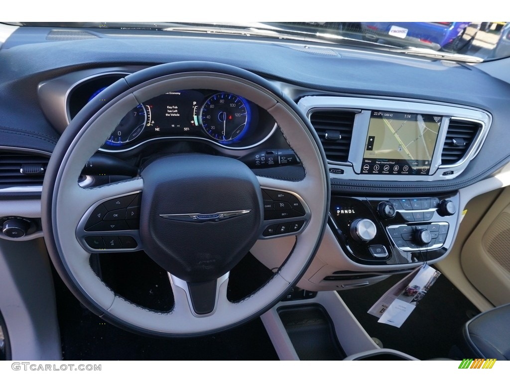 2018 Chrysler Pacifica Limited Dashboard Photos