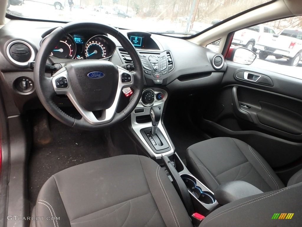 2016 Fiesta SE Sedan - Ruby Red Metallic / Charcoal Black photo #17