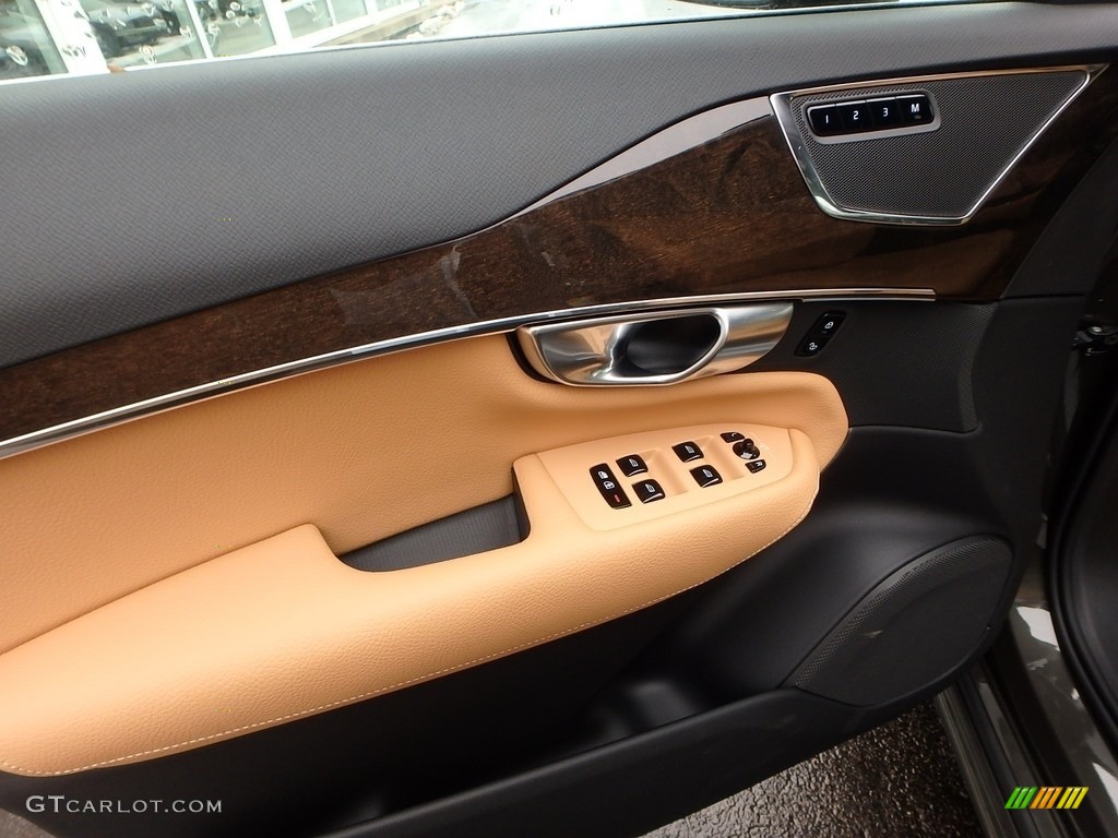 2018 XC90 T6 AWD Momentum - Pine Grey Metallic / Amber photo #11
