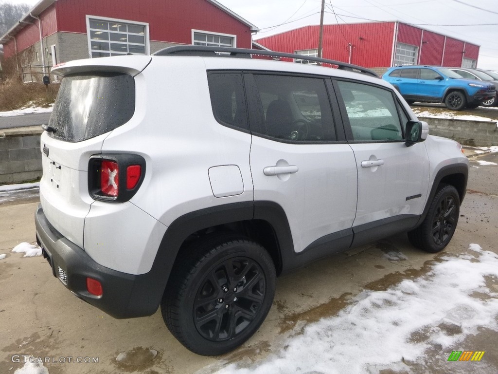 2017 Renegade Latitude 4x4 - Glacier Metallic / Black photo #5