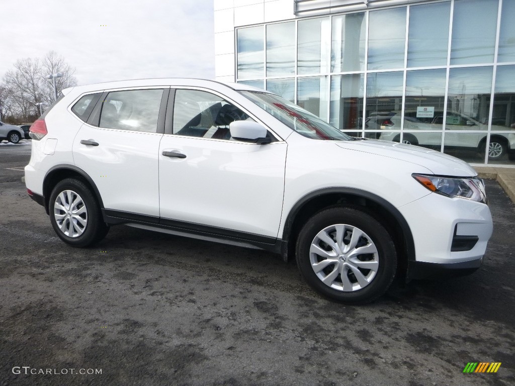 Glacier White Nissan Rogue