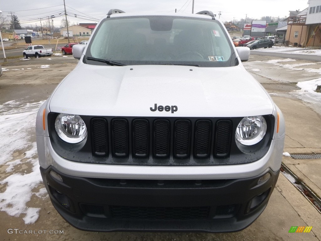 2017 Renegade Latitude 4x4 - Glacier Metallic / Black photo #8