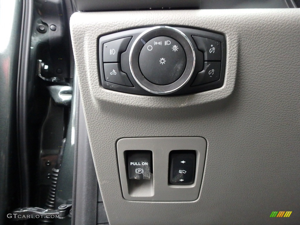 2018 Ford F150 XLT SuperCab 4x4 Controls Photo #124823995