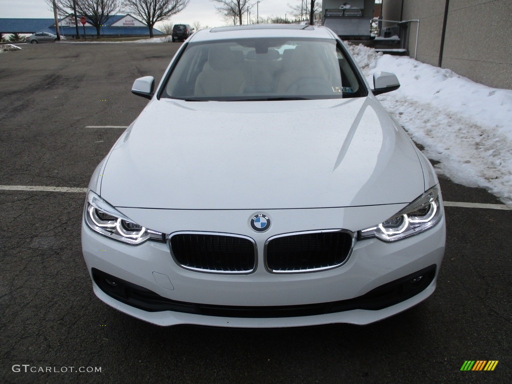 2018 3 Series 320i xDrive Sedan - Alpine White / Venetian Beige photo #8